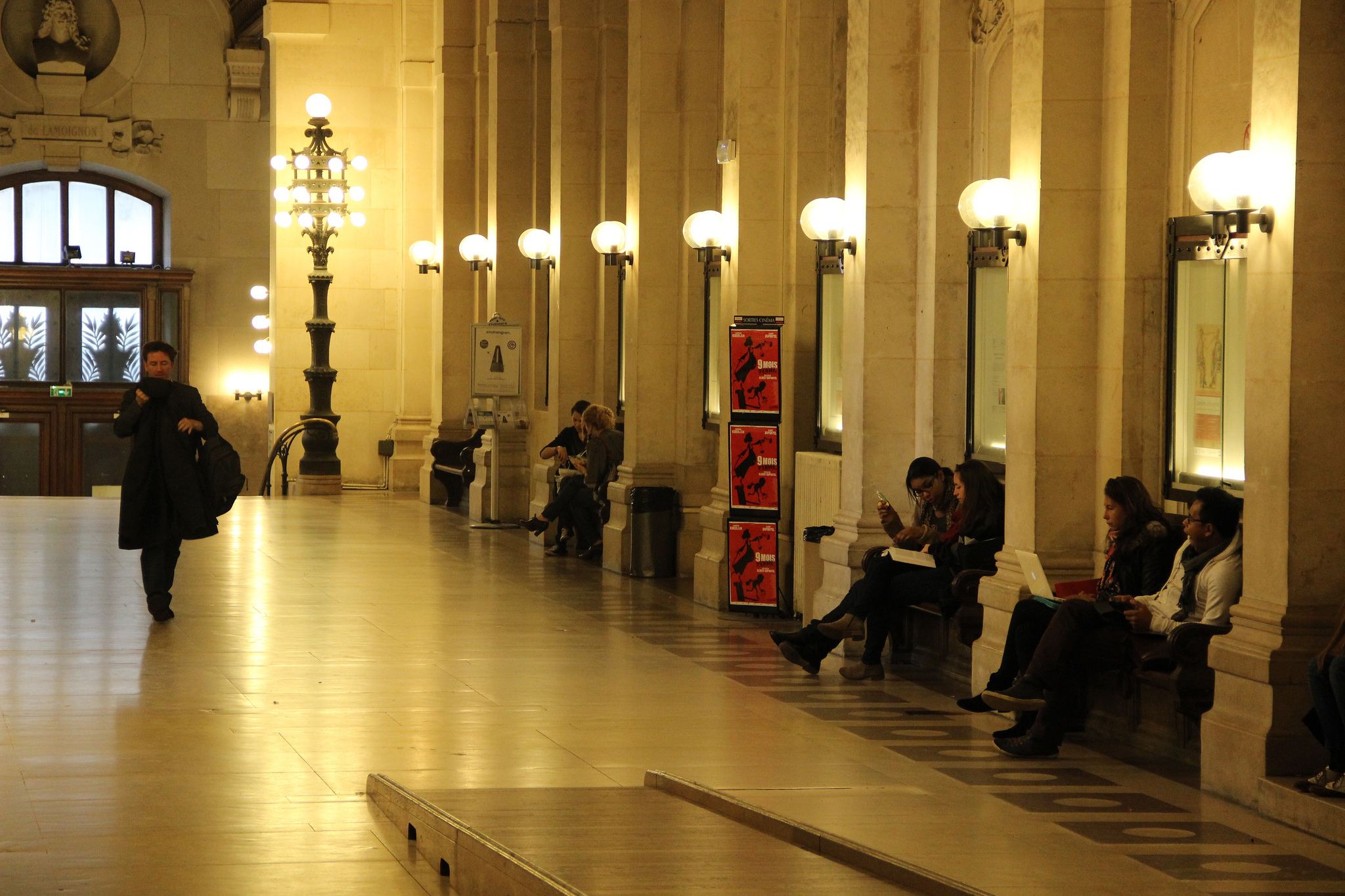 Fais ta thèse et tais toi! – Enquête sur le harcèlement sexuel et moral à l’université Fais ta thèse et tais toi! – Enquête sur le harcèlement sexuel et moral à l’université